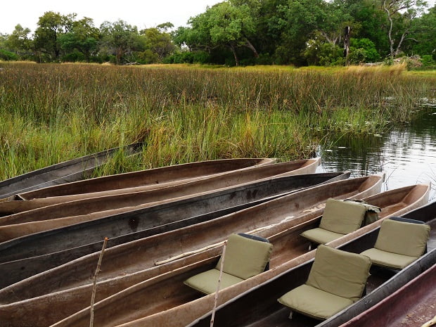 Modernes Mokoro in Botswana