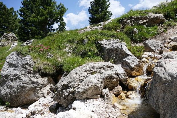 Bergbach in den Dolomiten