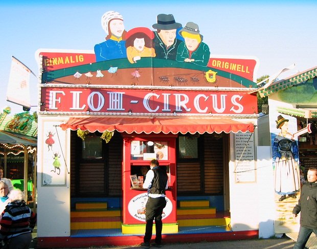 Flohzirkus auf dem Oktoberfest