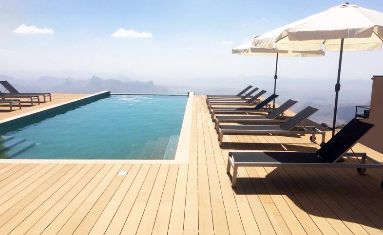 Ein Pool - Luxus pur in den Bergen des Omans