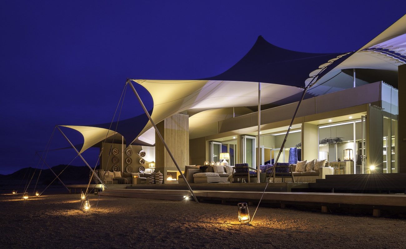 Hoanib Skeleton Coast Haupthaus bei nacht D. Allen