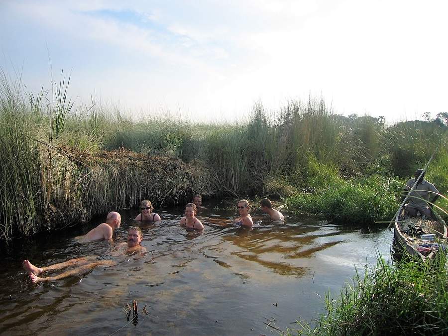 Schwimmen-im-Okavango-Delta