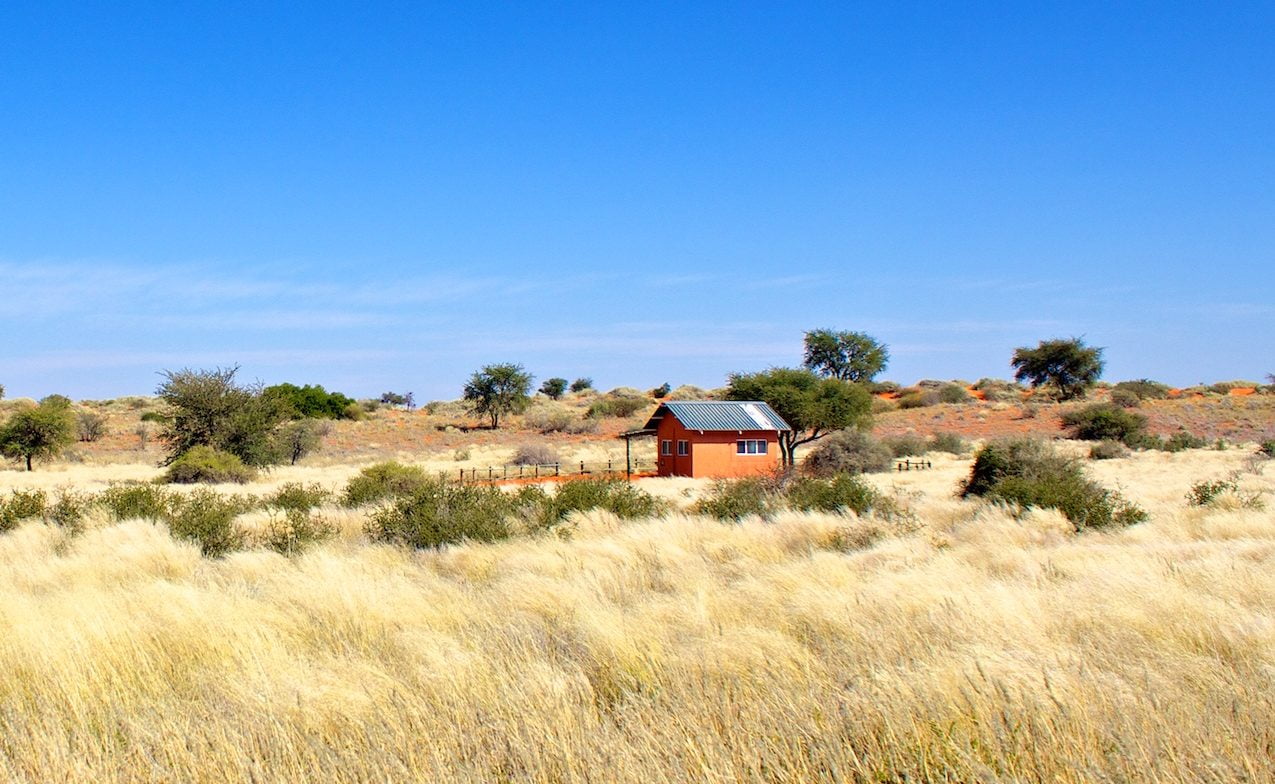 Bagatelle Kalahari Game Ranch Strohballe Chalet