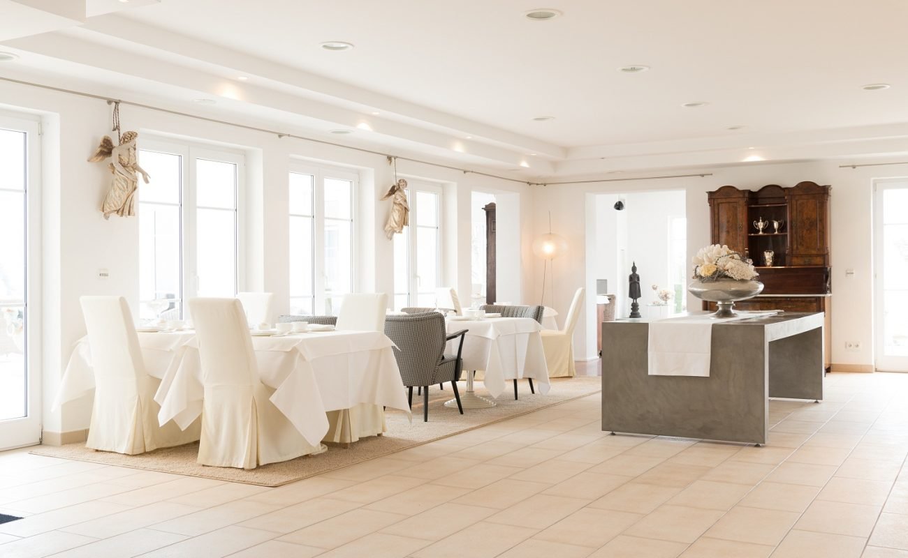 Lobby und Frühstücksraum der Villa Seeschau