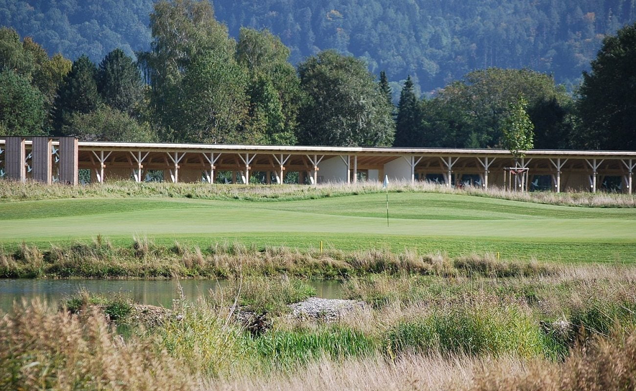 Eine hochmoderne Driving Range im Golfhotel in Grassau