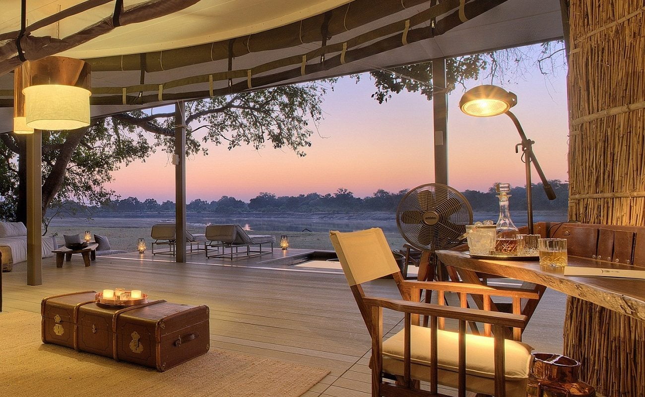 Vom Schreibtisch schauen Sie auf den South Luangwa Nationalpark in Sambia
