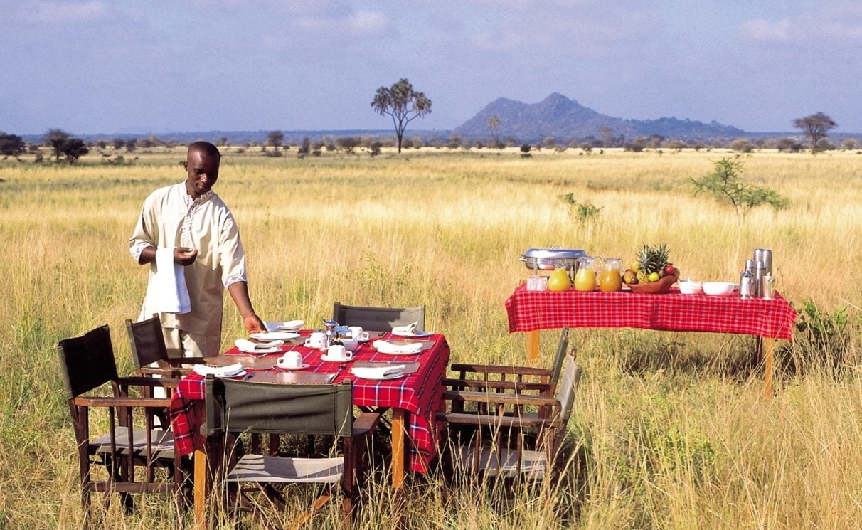 Ein Frühstück im Busch gehört zu einer hochwertigen Kenia Safari mit Genuss Touren einfach dazu