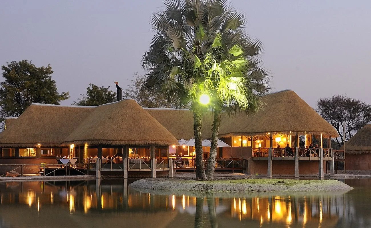 Hauptgebäude des Bush Camps Hauptgebäude des Bush Camps von Onguma