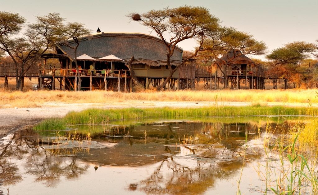 Wasserloch des Tree Top Camp in Onguma