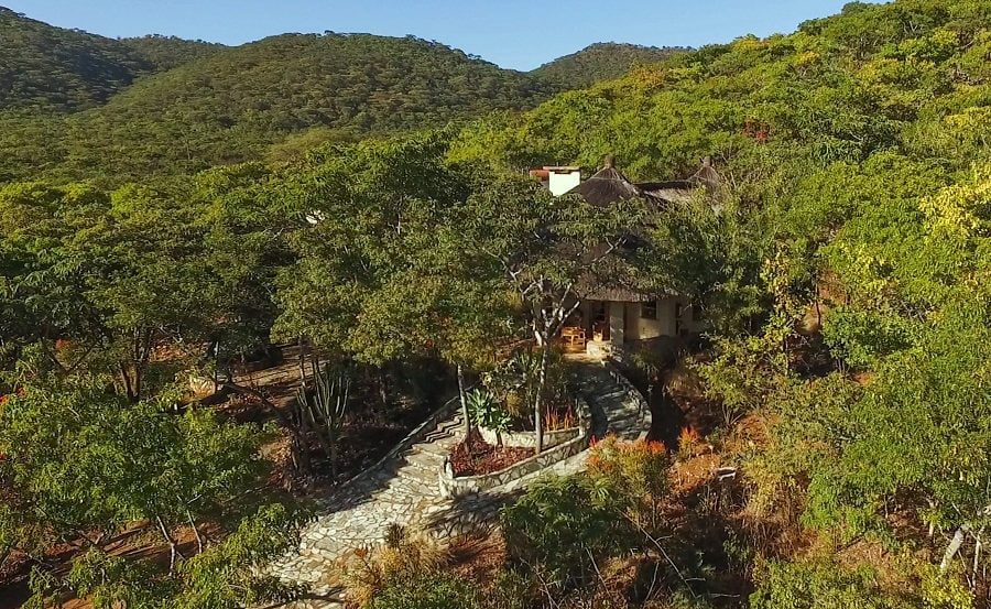 Luftaufnahme eines Chalets der Musangano Lodge