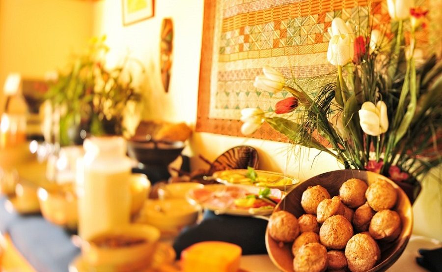 Ein deutsches Frühstück in der Lodge in den Eastern Highlands von Simbabwe