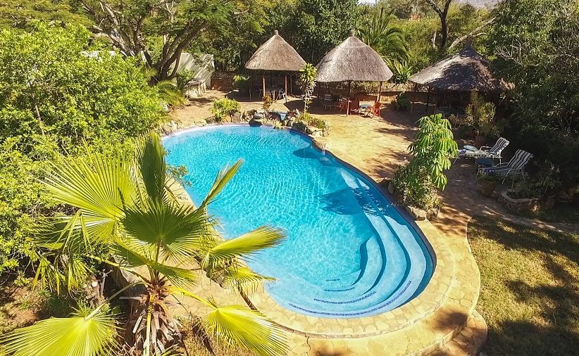 Pool der Musangano Lodge