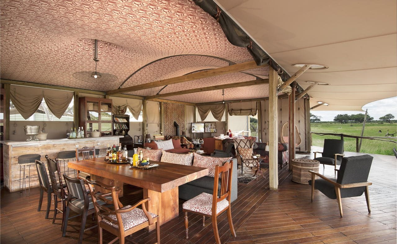 Im Haupthaus des Luxuscamps von African Bushcamp Company