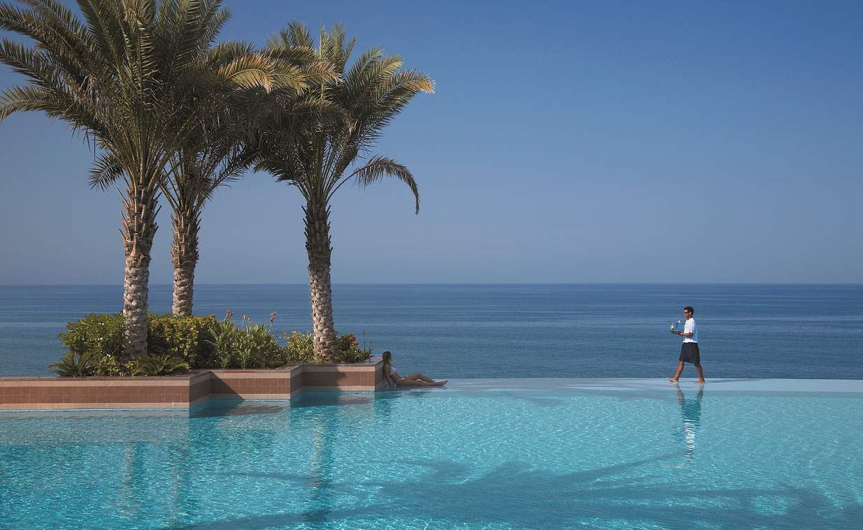 Infitnity Pool mit Blick auf den Indischen Ozean