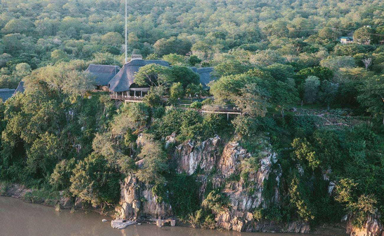 Gesamtansicht der Chilo Gorge Safari Lodge