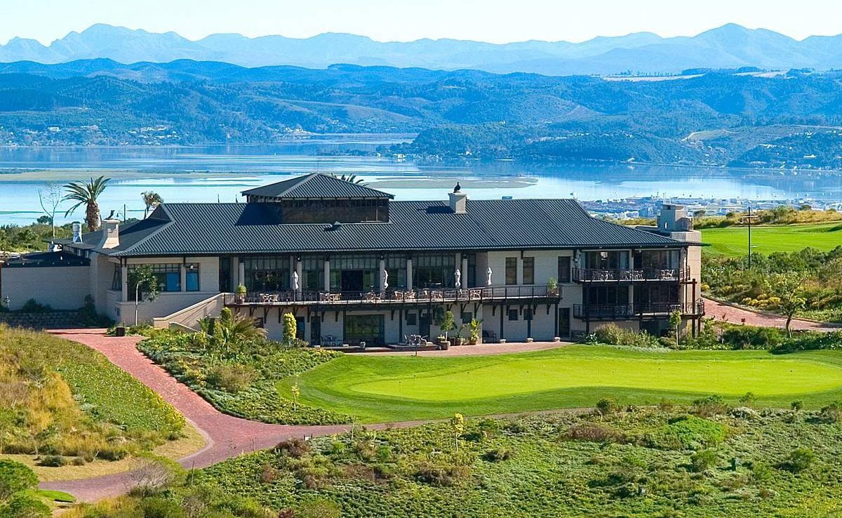 Clubhaus von Pezula mit Blick auf die Lagune von Knysna
