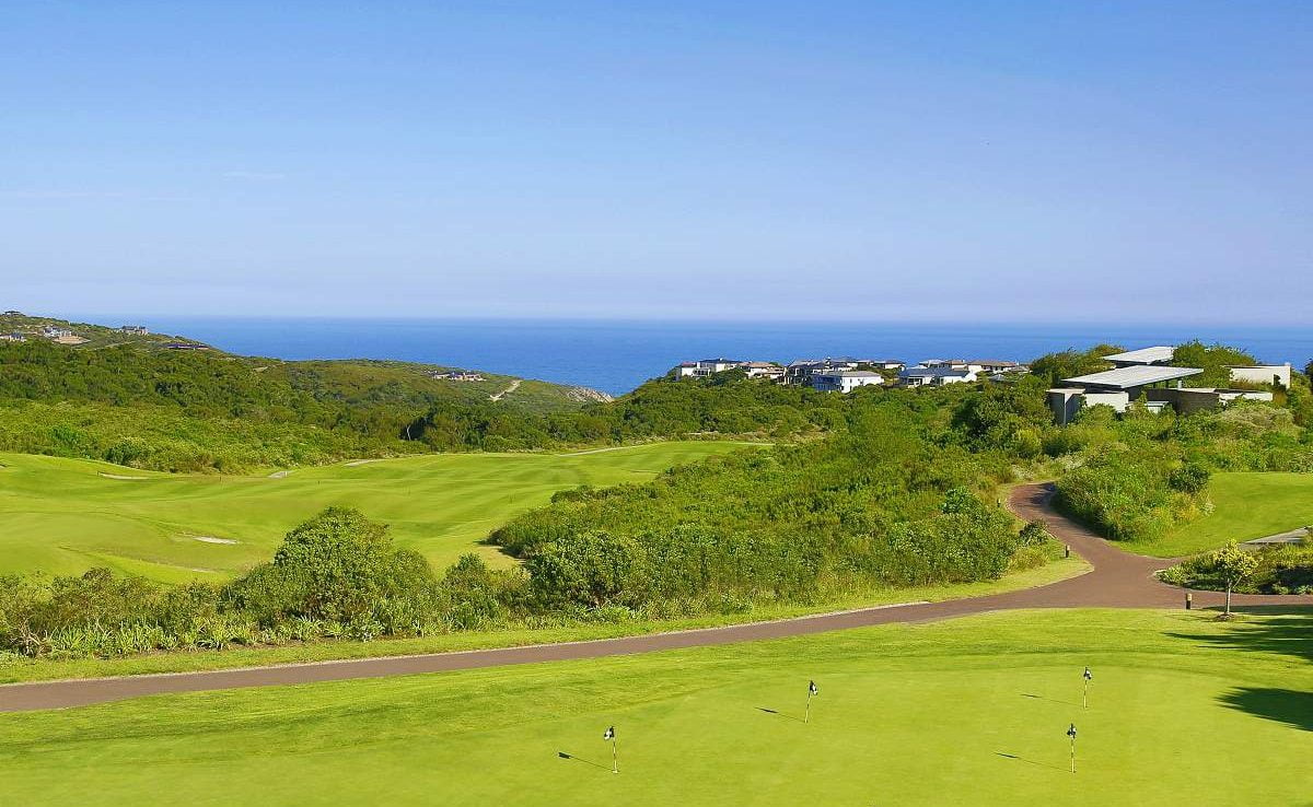Der gepflegte Golfplatz von Pezula an der Garden Route