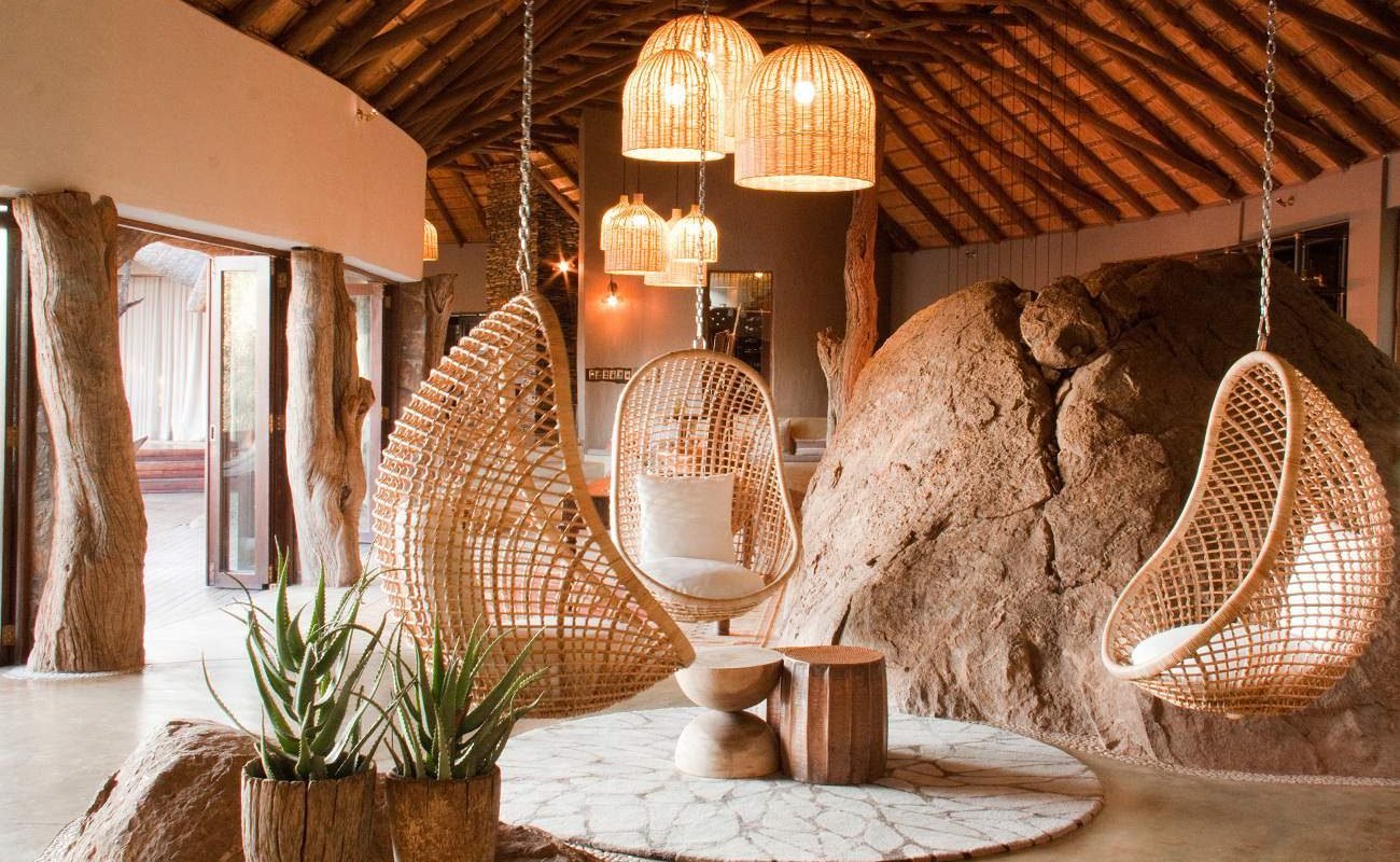 Lounge der Luxuslodge von Seasons in Africa