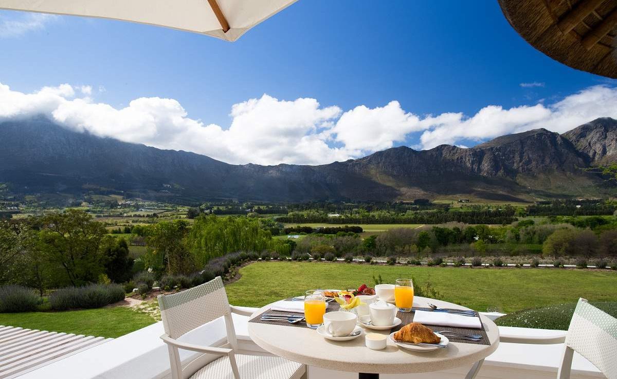 Frühstück auf der Terrasse des Miko Restaurants