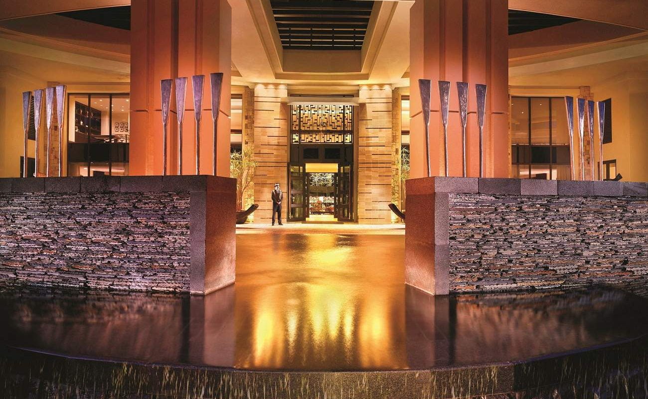 Die imposante Lobby des Luxushotels in Kapstadt