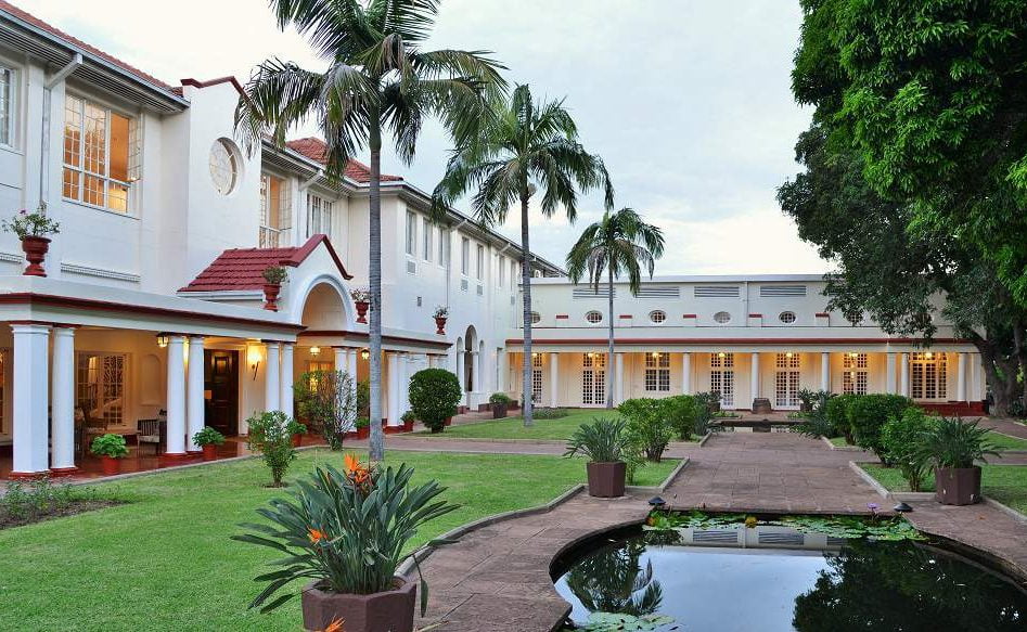 Innenhof des Luxushotels an den Viktoriafällen