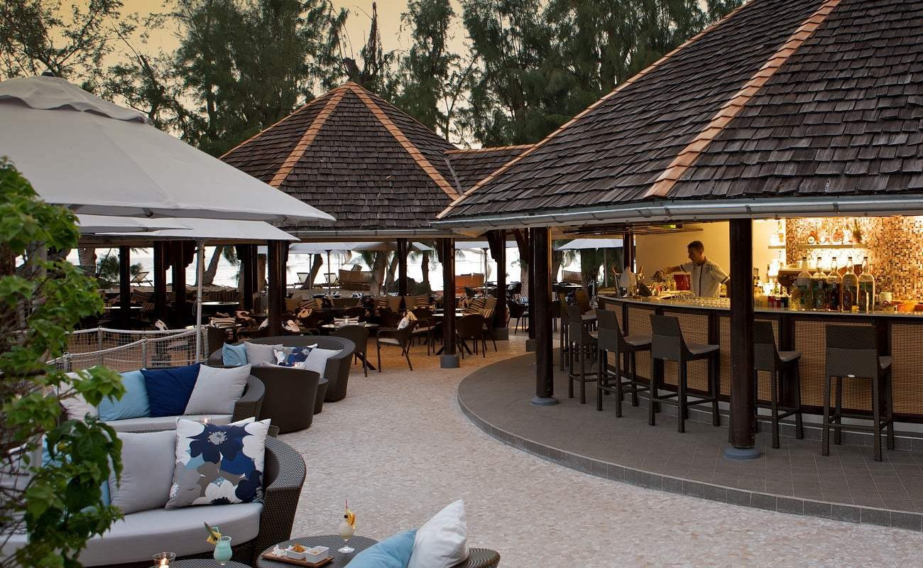 Die LUX* Bar abends