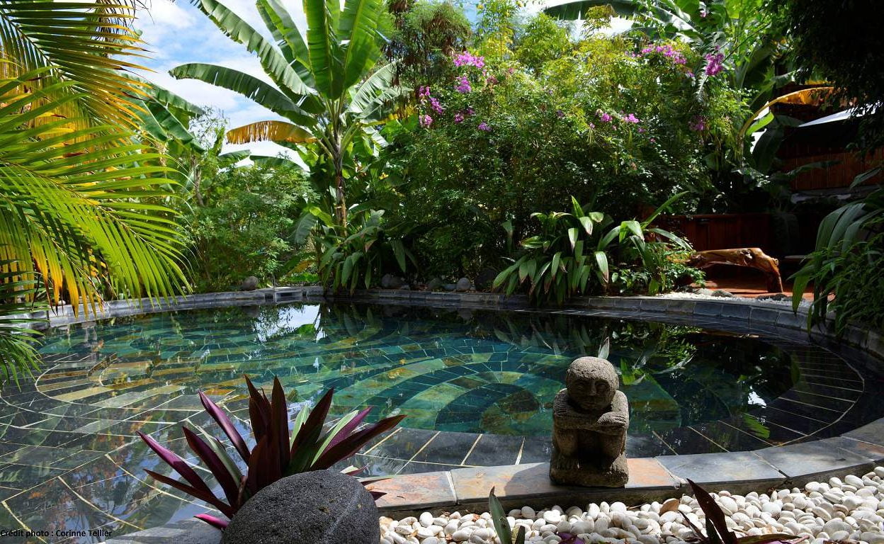 Pool im Spa der Lodge Roche Tamarin