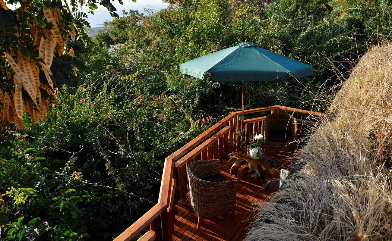 Terrasse inmitten der dichten Vegetation von La Réunion