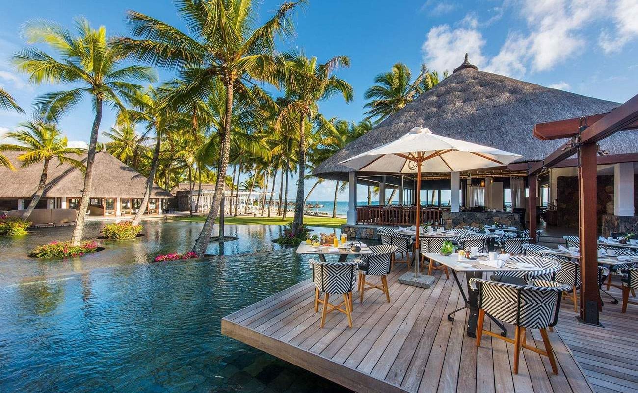 Poolrestaurant des Constance Resorts Belle Mare Plage