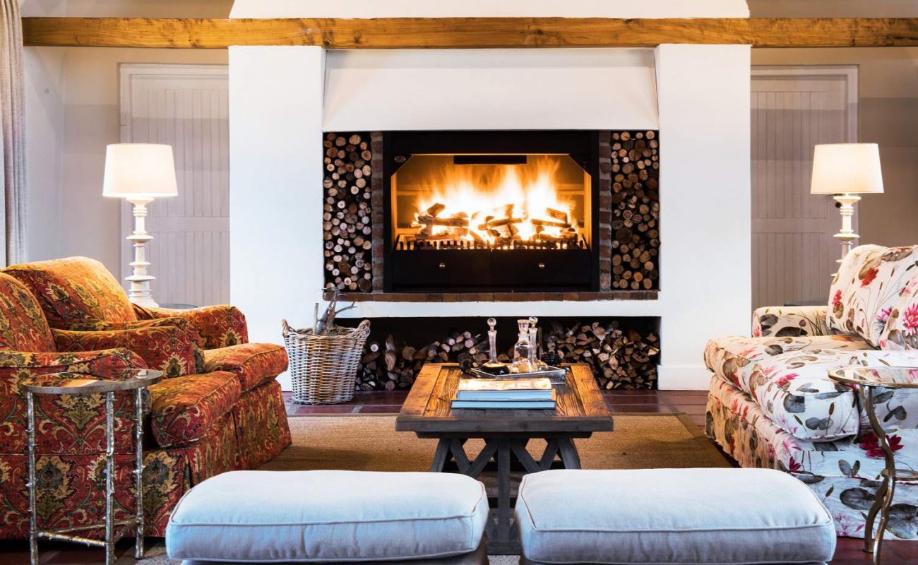 Am Kamin im Haupthaus von Galenia