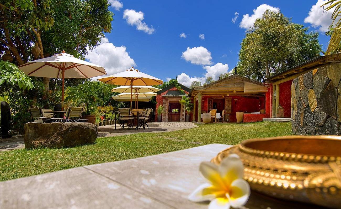 Bar und Garten des kleinen Boutiquehotels in den Bergen von Mauritius