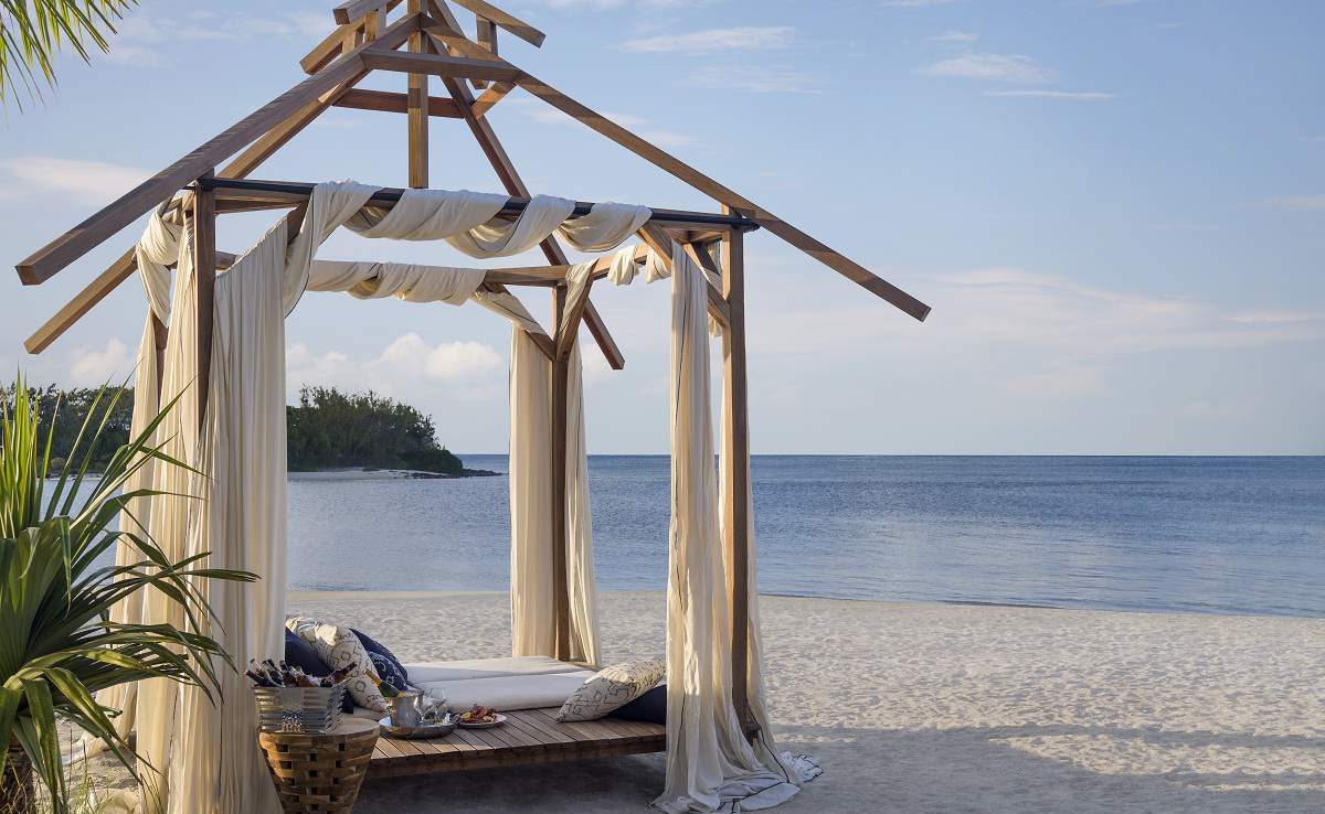Le Touessrok dine by design - beach sala