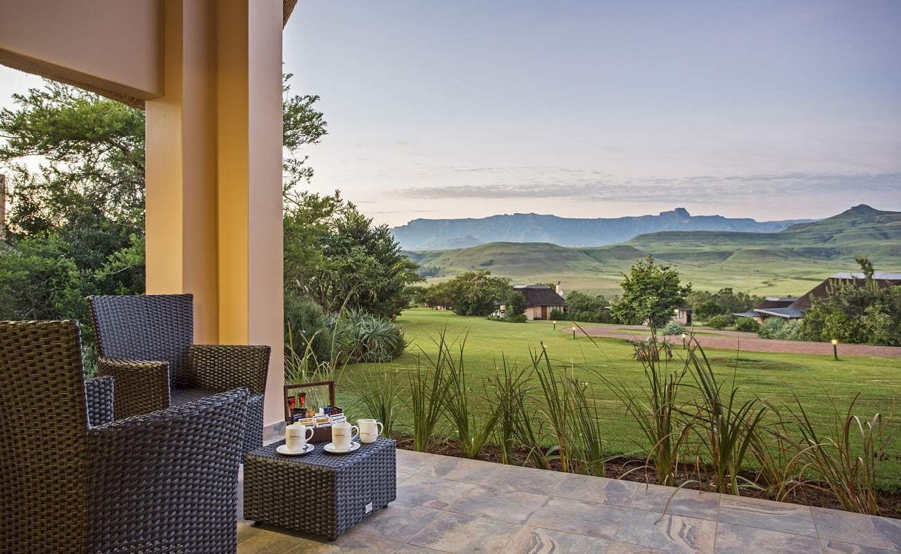 Ausblick auf die Drakensberg von der Mountain Suite in Montusi