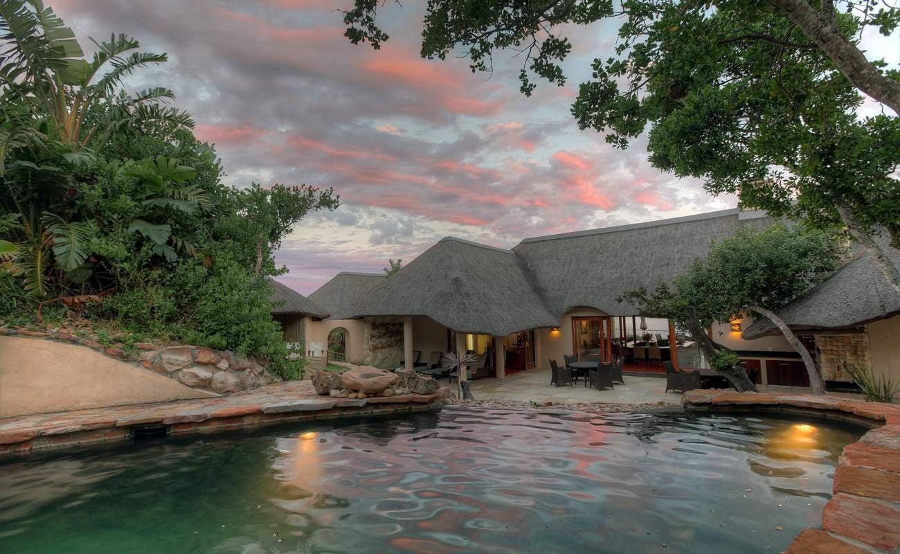 Pool des Haupthauses der Luxuslodge bei Port Elizabeth