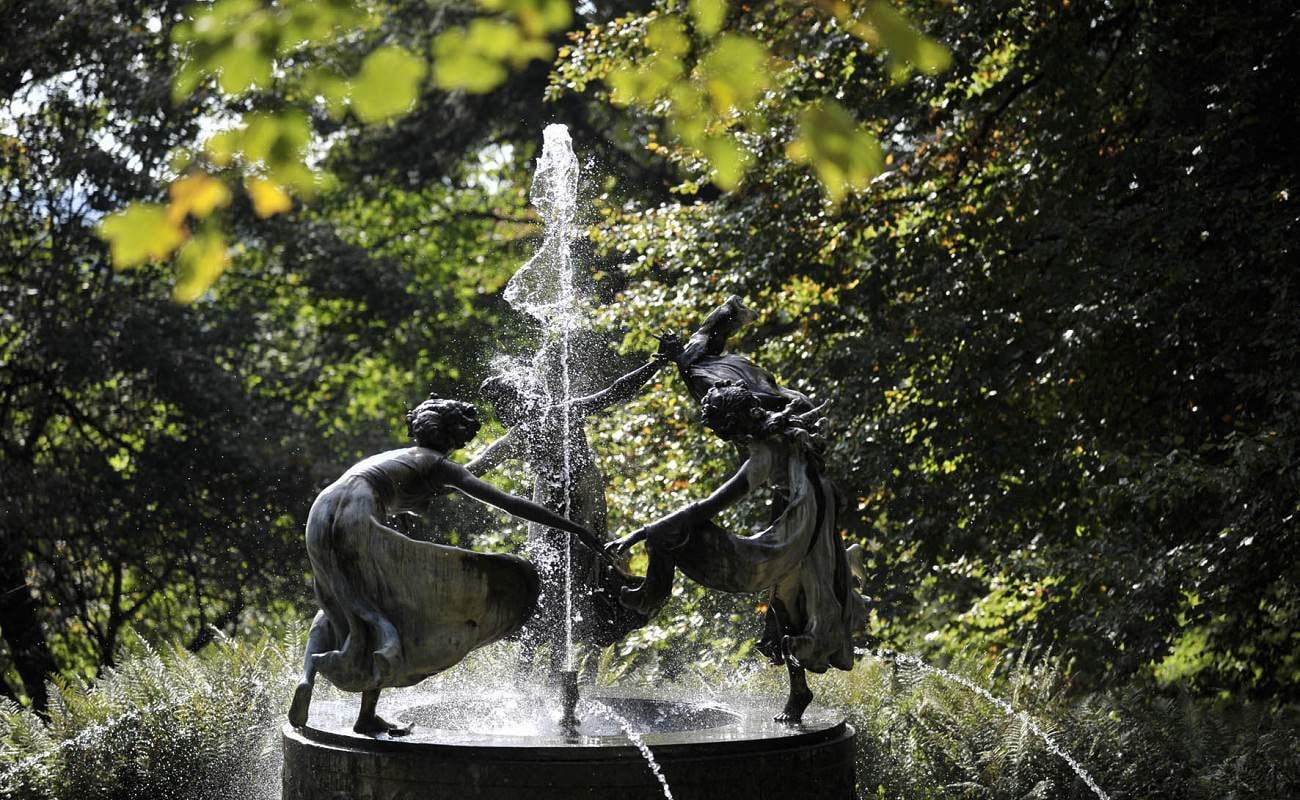 Nymphenbrunnen im Schlosspark in Mecklenburg Vorpommern