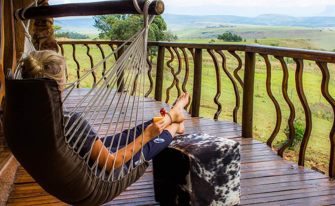 Auf der Veranda der Luxury Cave im Antbear Guest House in den Drakensbergen