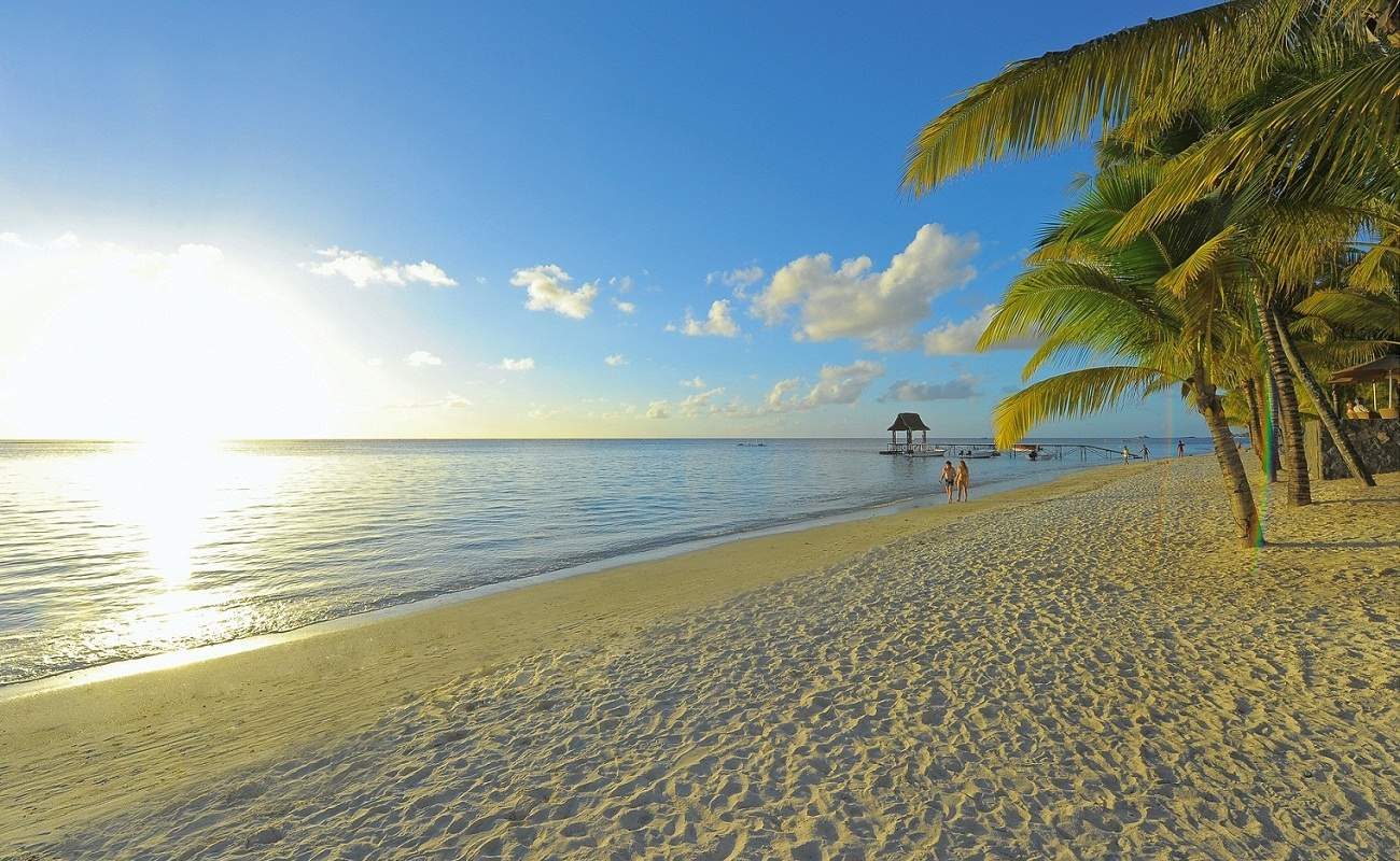 Weißer Puderzuckerstrand auf Mauritius