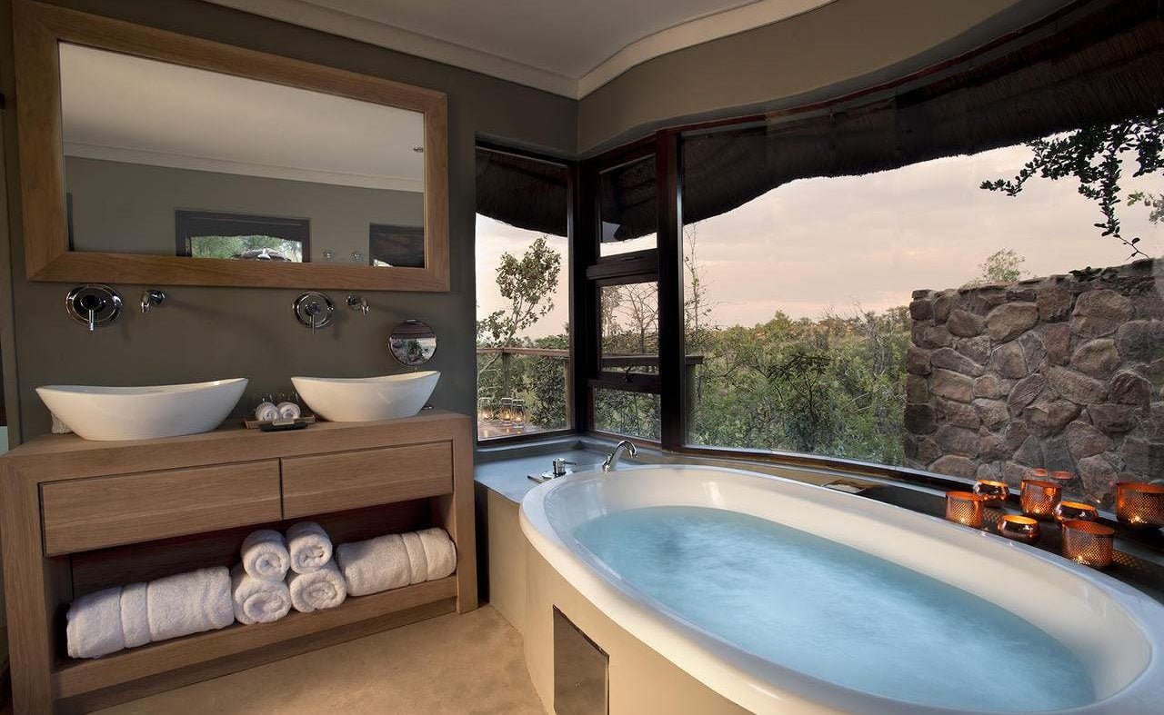 Badezimmer der Executive Suite in Mhondoro