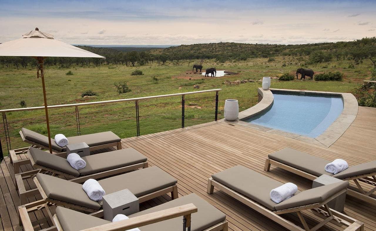 Pool der exklsuiven Luxuslodge im Welgevonden Game Reserve