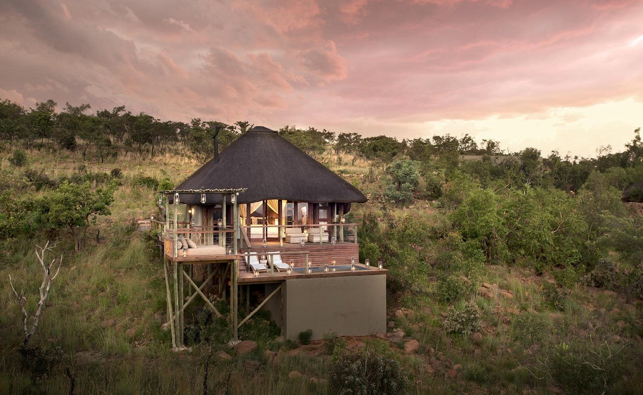 Honeymoon Suite Mhondoro Game Lodge