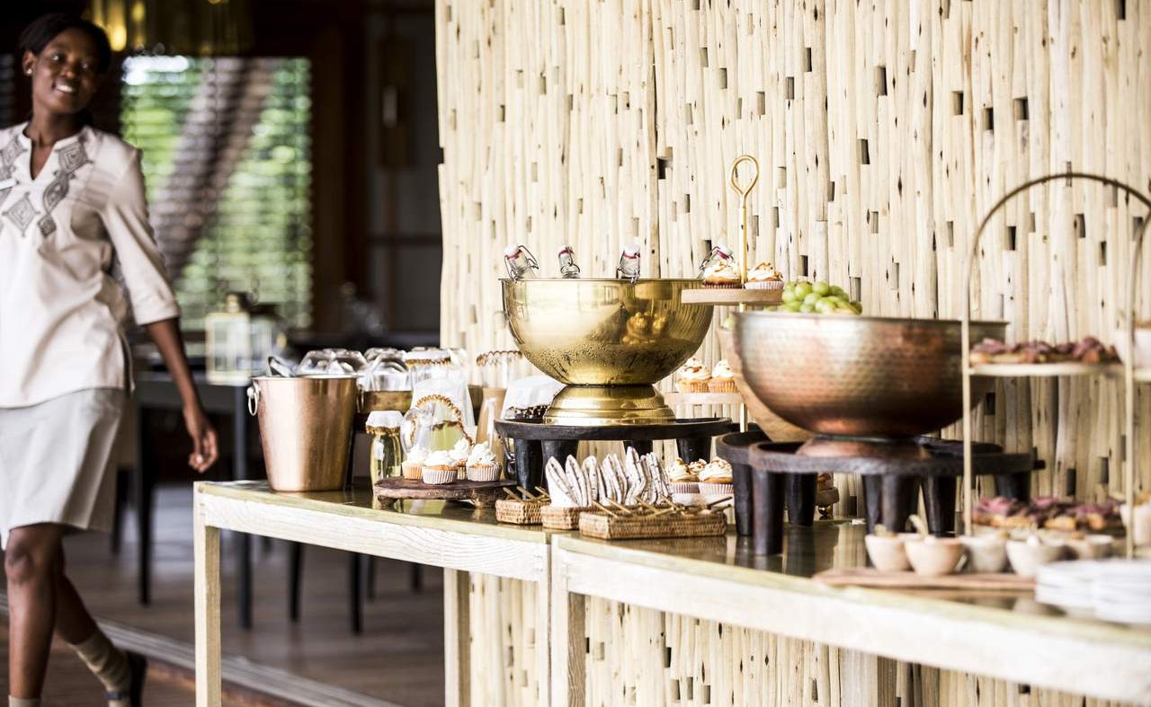 Afternoon Tea im Premier Camp von Wilderness Safaris