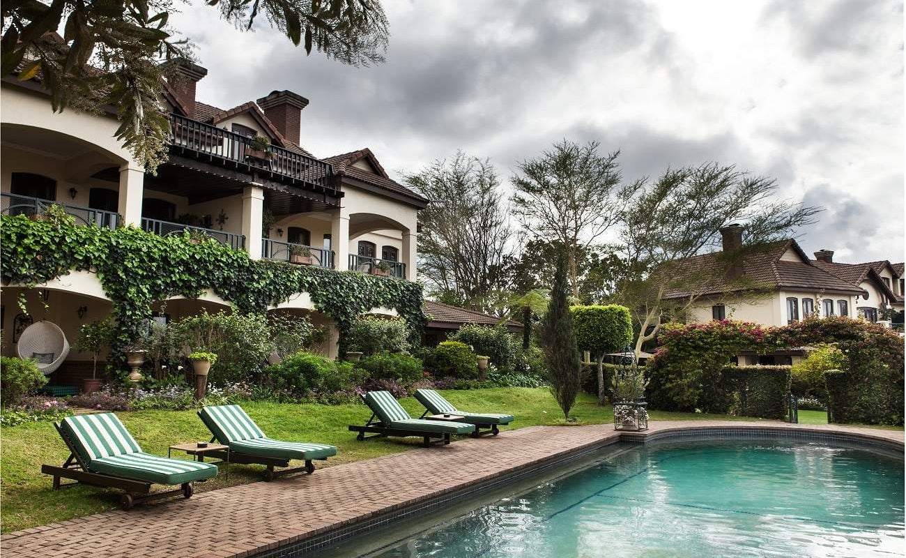 Pool von Oliver's Restaurant & Lodge