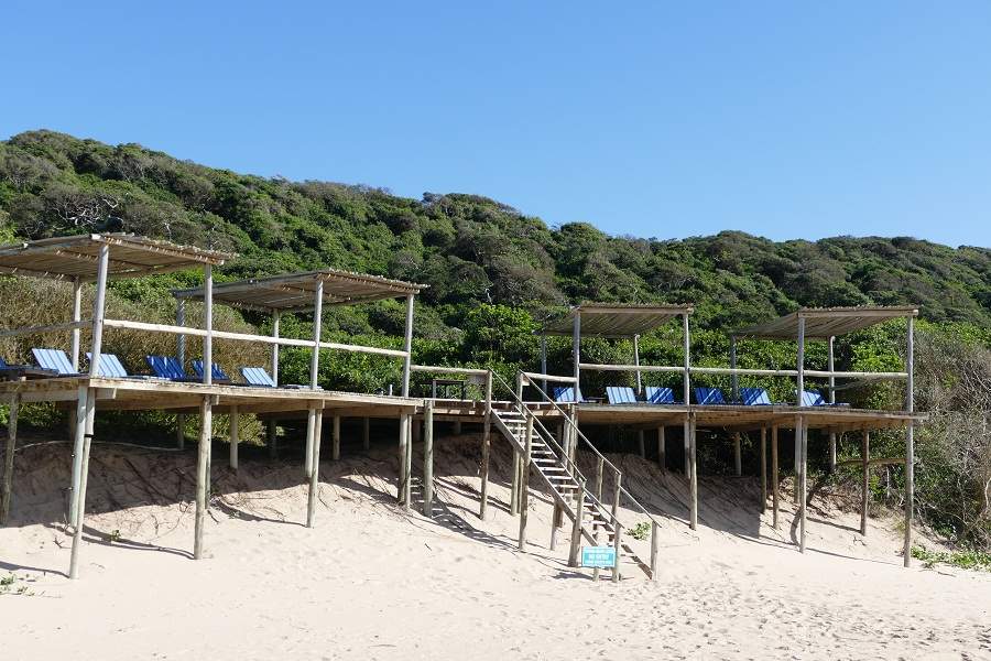 Sonnendeck der Thonga Beach Lodge