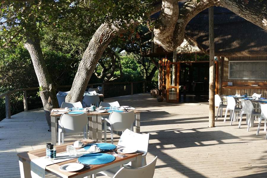 Hauptdeck der Thonga Beach Lodge