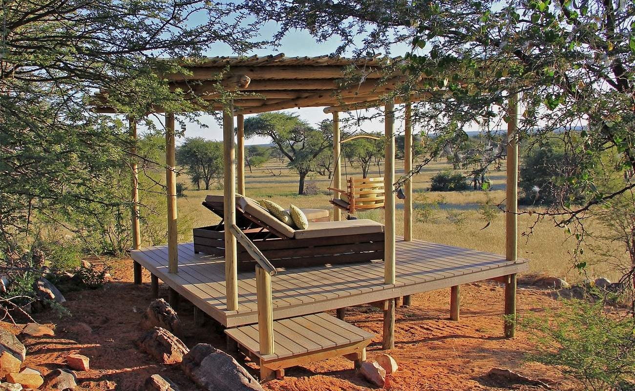 Sala einer Villa der namibianischen Luxuslodge