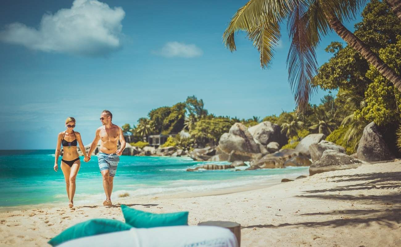 Der herrliche Strand von Carana auf Mahé