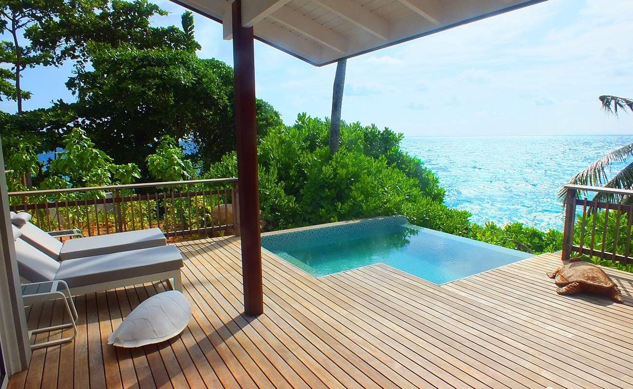 Veranda eines Ocean View Chaltes mit privatem Pool