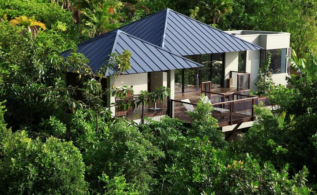 Blick auf eine Pool Villa im Raffles Praslin