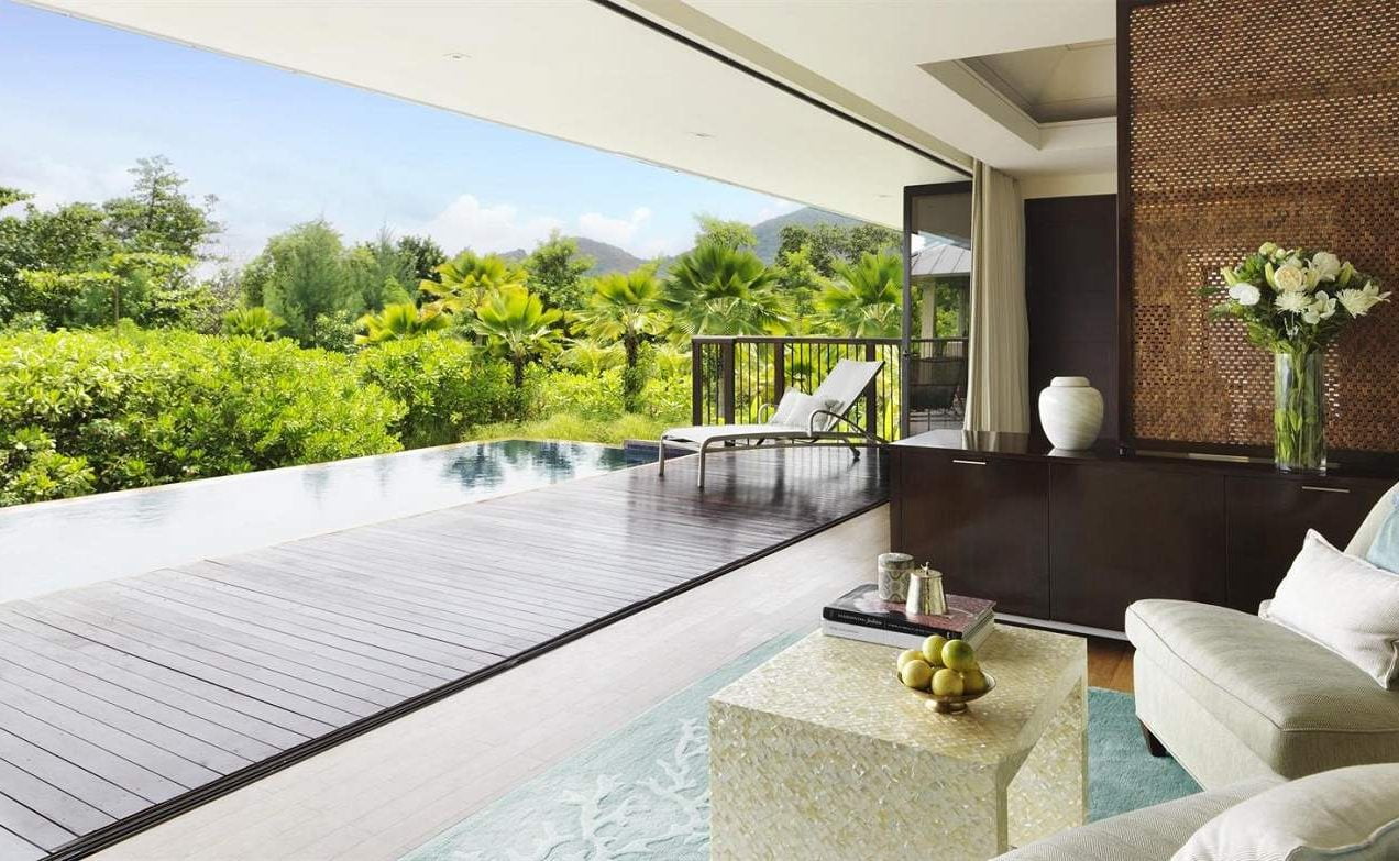 Lounge einer 2 Bedroom Villa im Raffles Praslin
