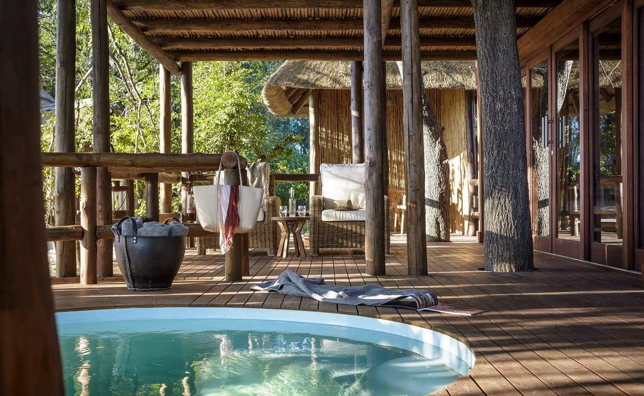 Privater Plungepool einer Suite im Chief's Camp